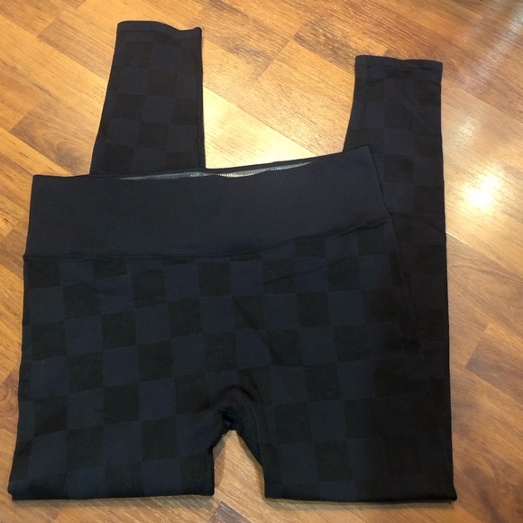 NWOT Good American High Rise Shine Leggings. Black/gray checkers. Size 5/6 2(xl) - Picture 4 of 9